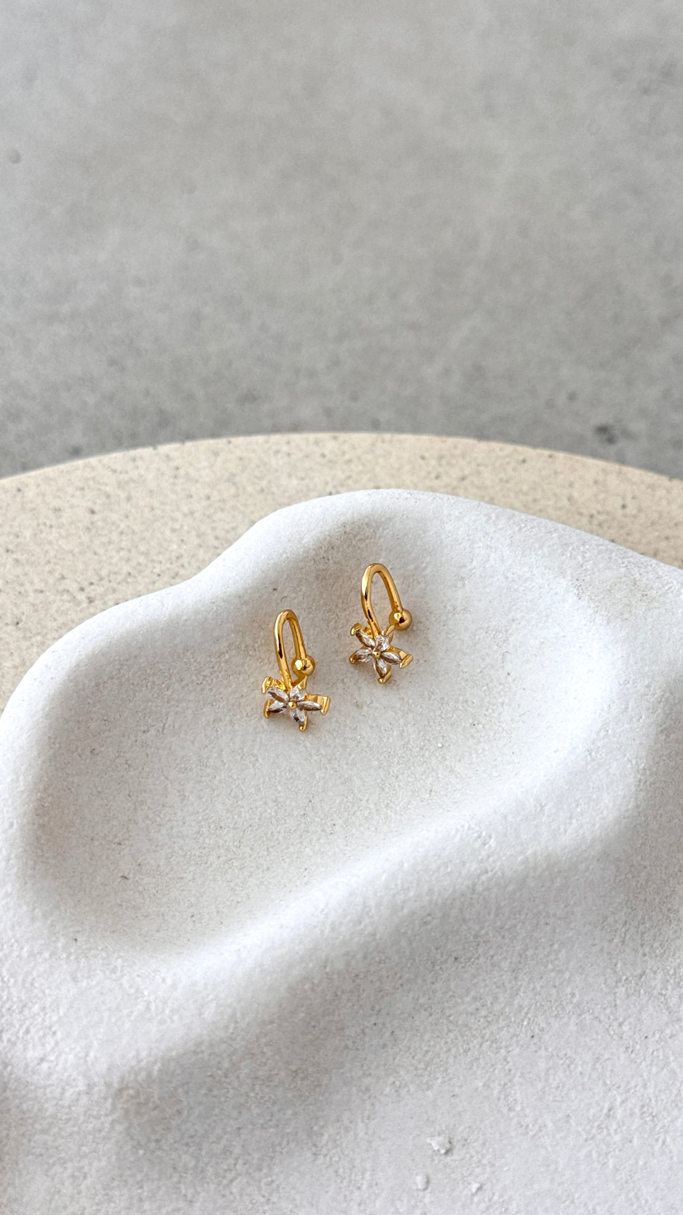 Yiota Ear Cuff Earrings - Gold - Billy J