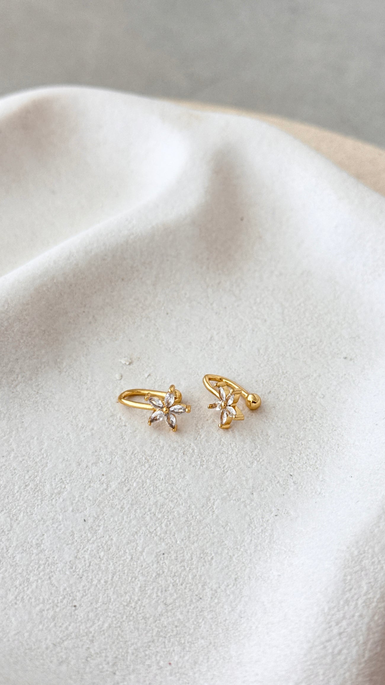 Yiota Ear Cuff Earrings - Gold - Billy J