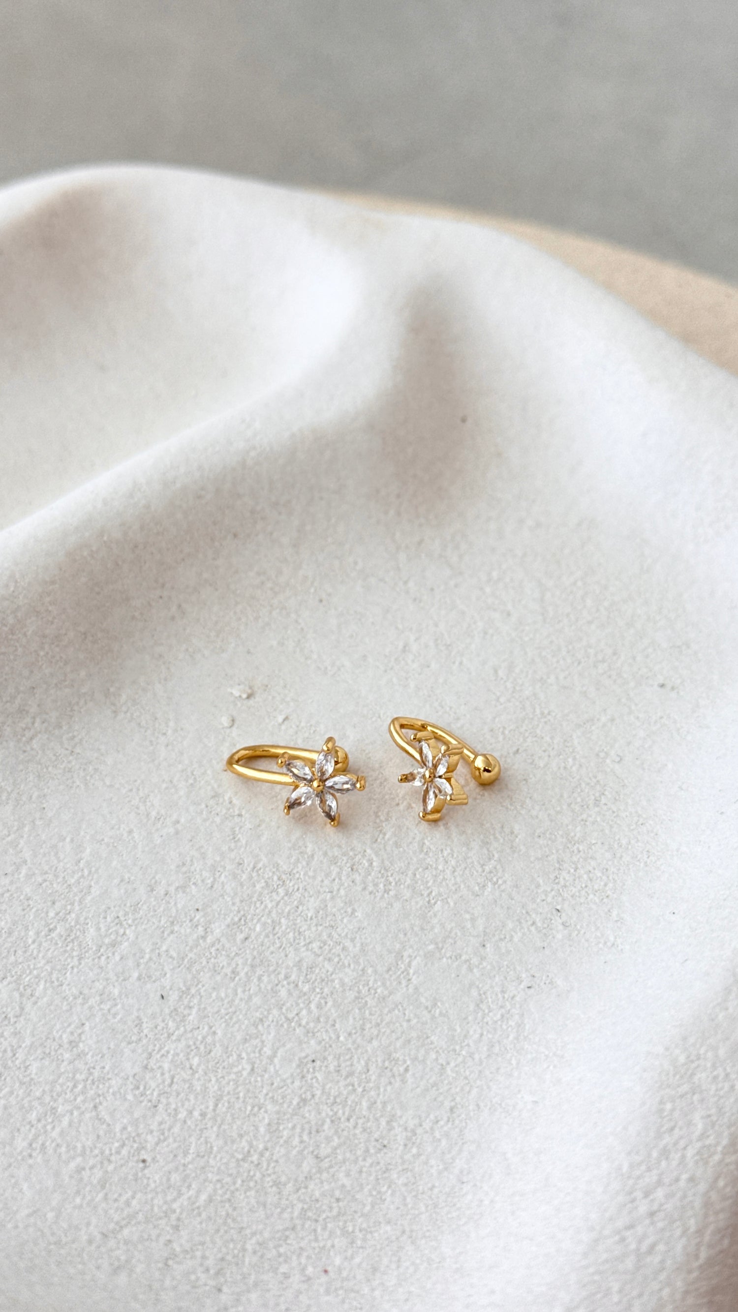 Yiota Ear Cuff Earrings - Gold - Billy J
