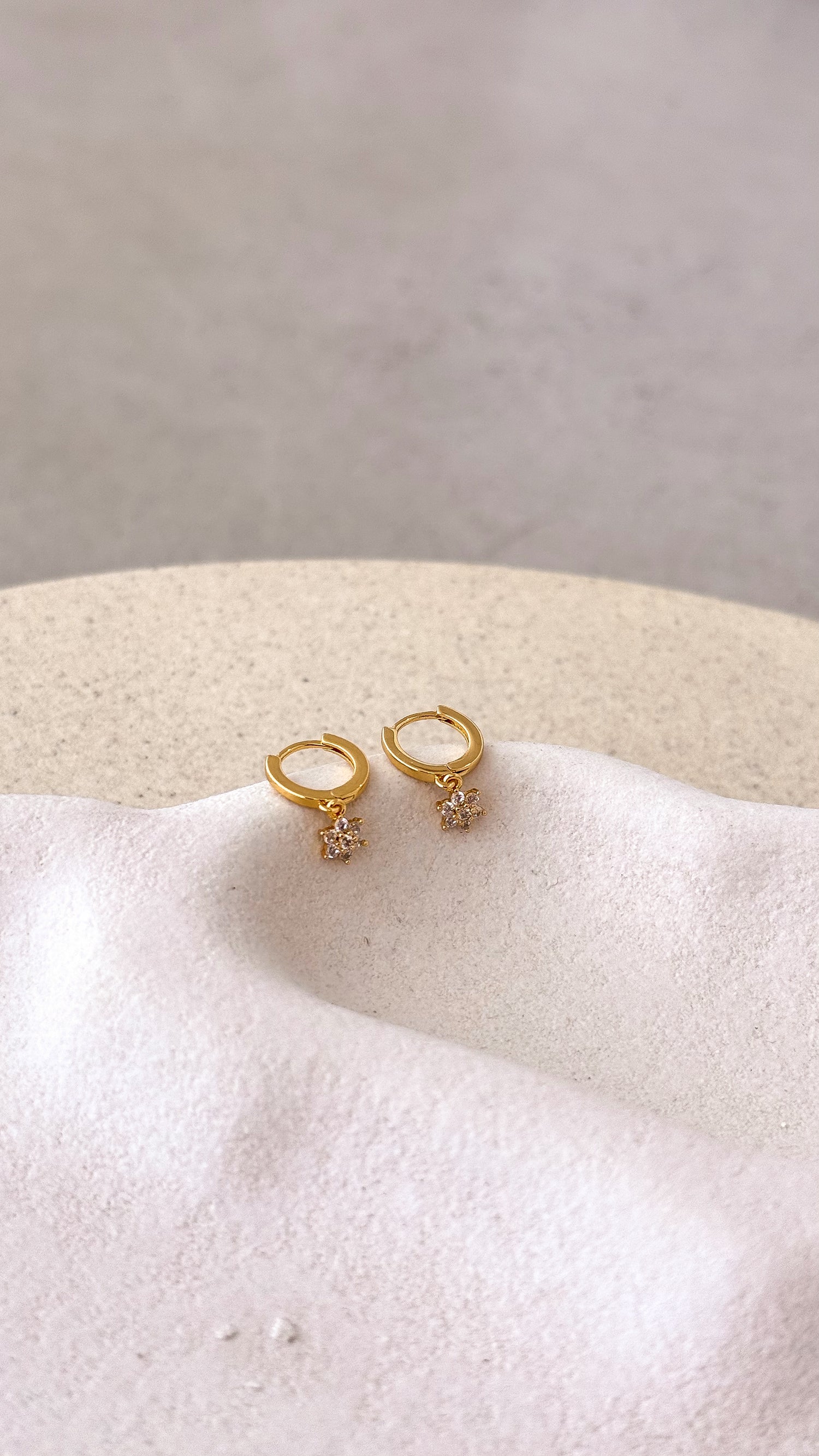 Lisa Earrings - Gold - Billy J