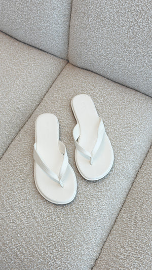 August Slide - White - Billy J