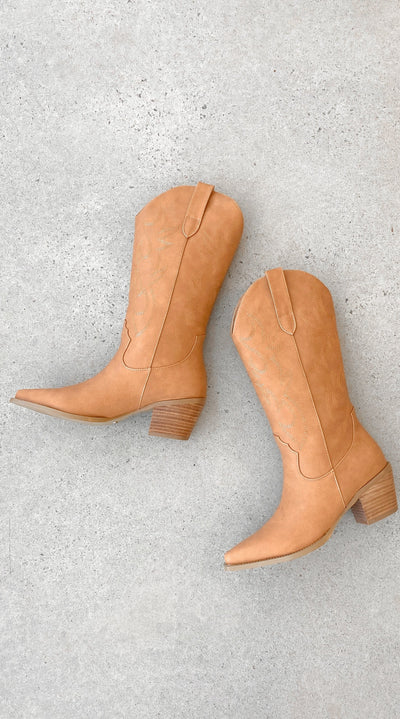 Load image into Gallery viewer, Danaro Boots - Camel Casual
