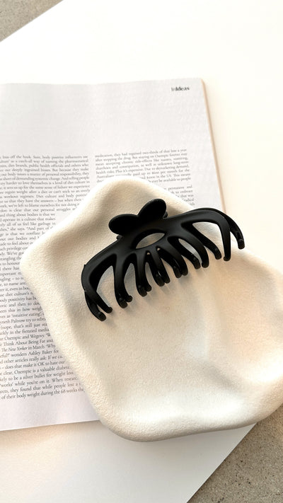 Load image into Gallery viewer, Freeda Claw Clip - Black - Billy J
