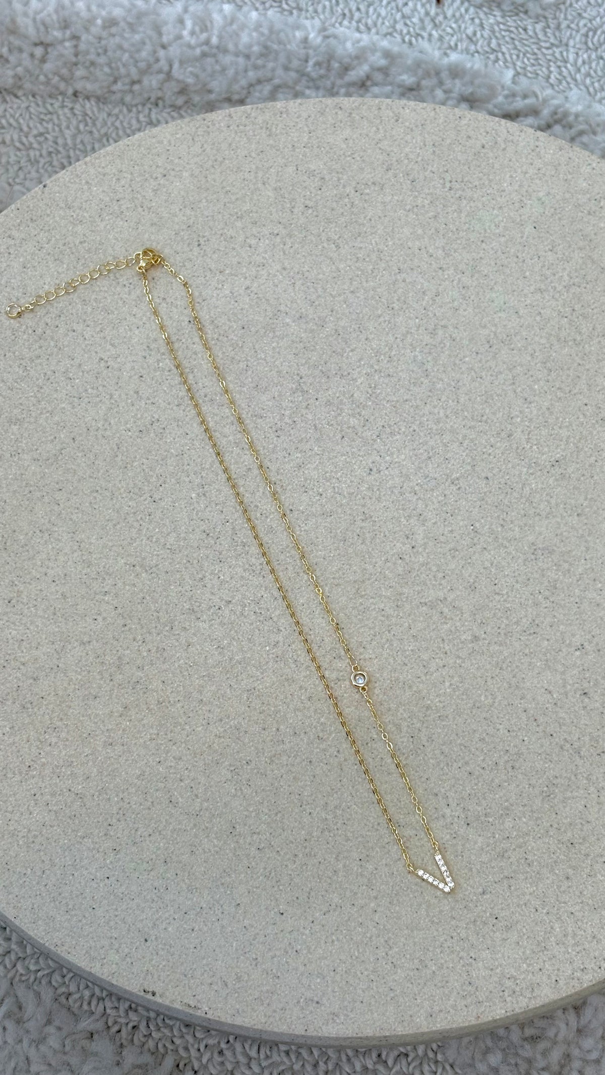 Ivy Initial Letter Necklace - V - Billy J