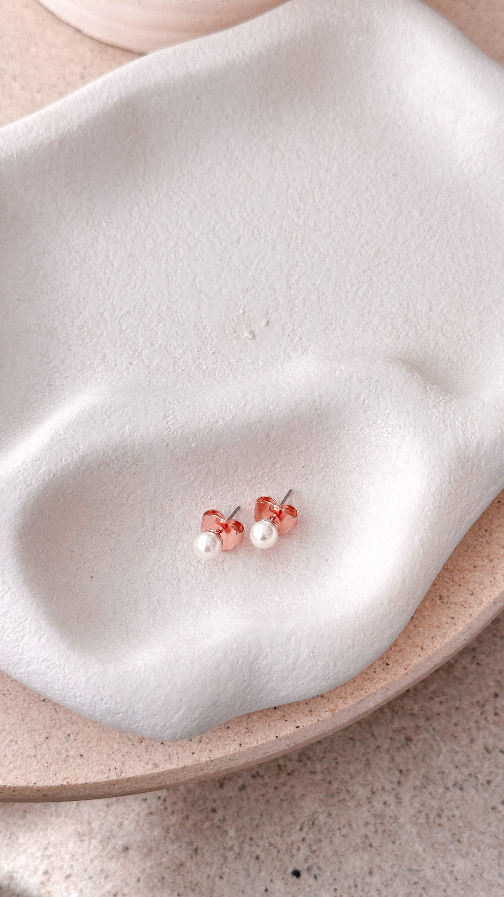 Small Glass Pearl Stud Earrings - Cream/Rose - Billy J