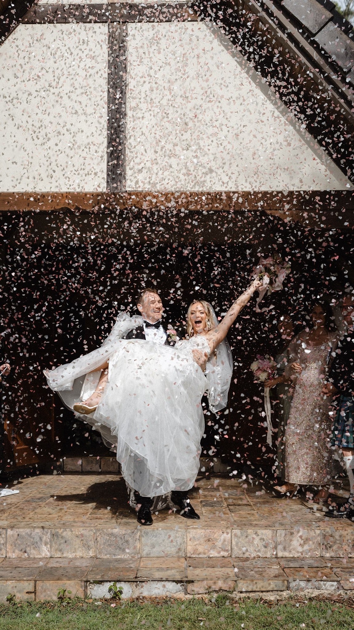 Biodegradable Confetti Cannon – White Circles - Billy J