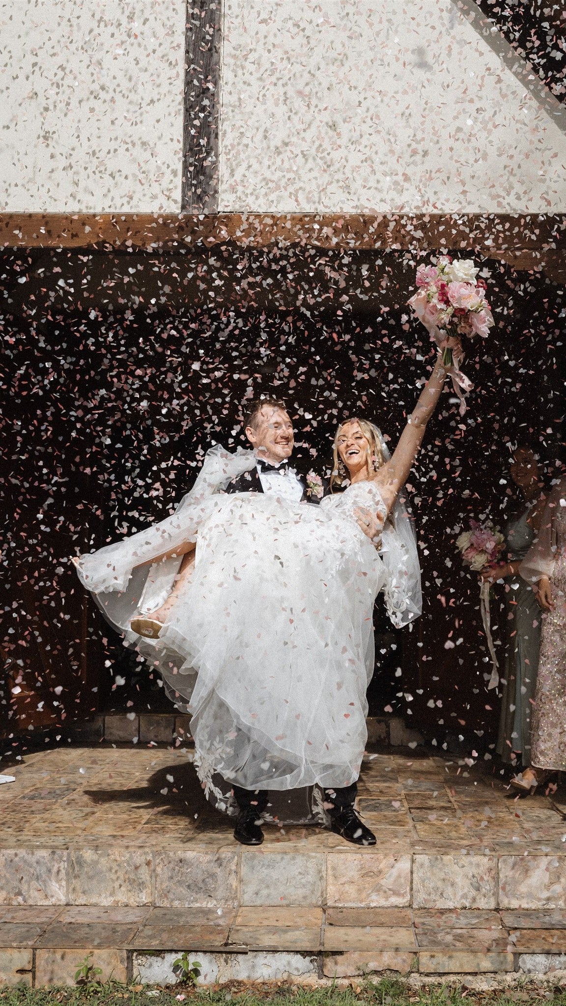 Biodegradable Confetti Cannon – White Circles - Billy J