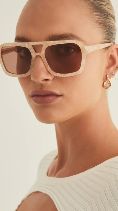 Load image into Gallery viewer, The Lais Sunglasses - Pearl Tortoise Caramel
