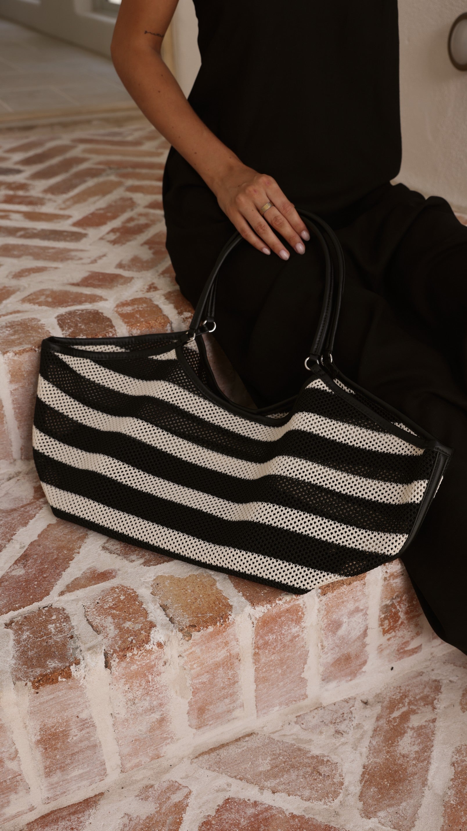 Sporty Weave Tote - Black/Natural - Billy J