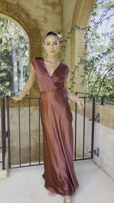 Load and play video in Gallery viewer, Selma Maxi Dress - Rust
