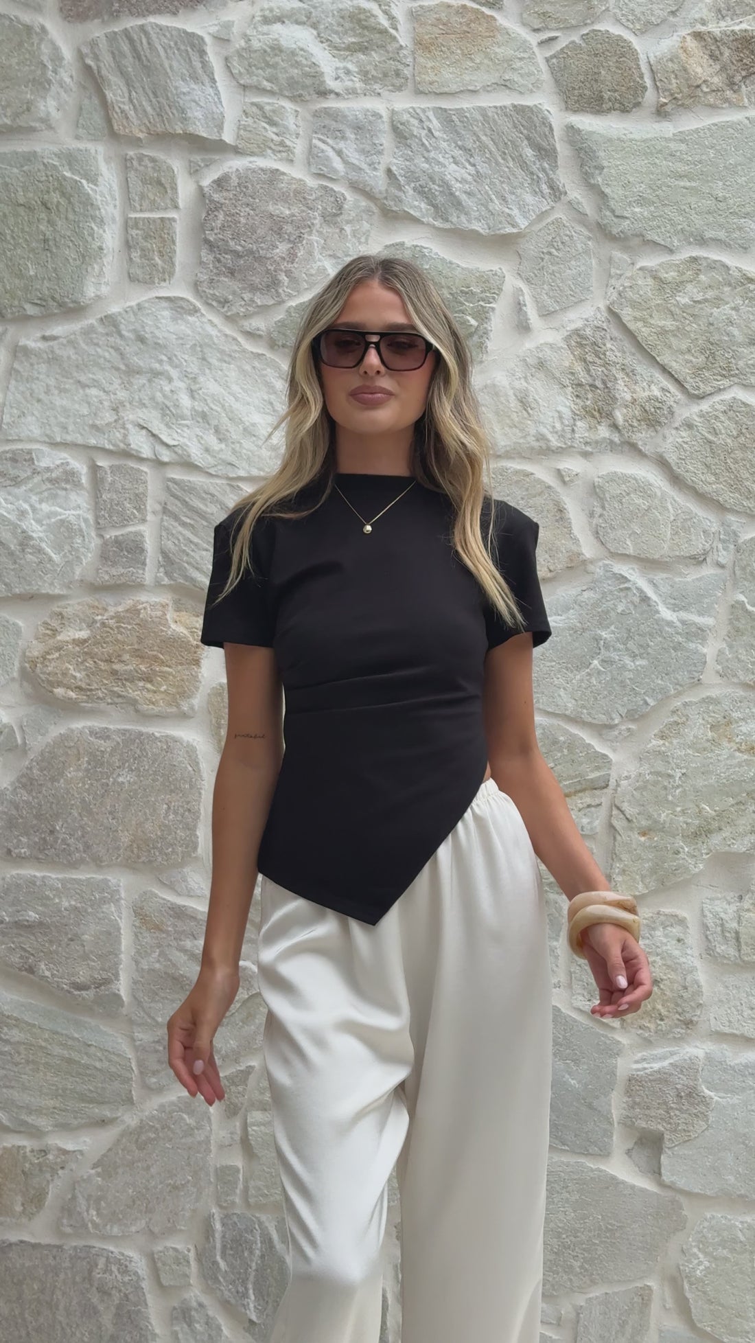 Tiarna Side Ruched Tee - Black - Billy J