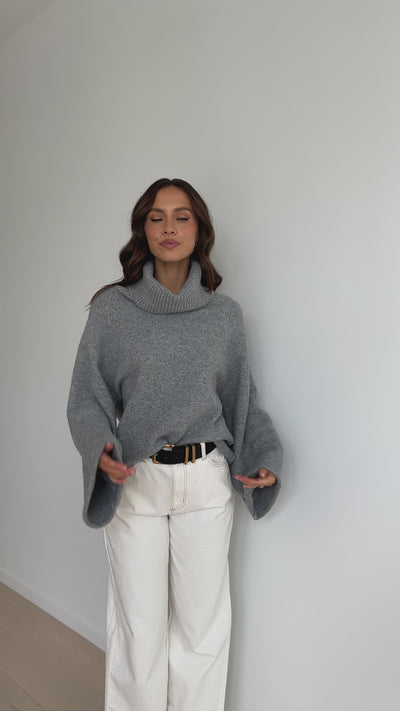 Load and play video in Gallery viewer, Jacques Knitted Jumper - Grey
