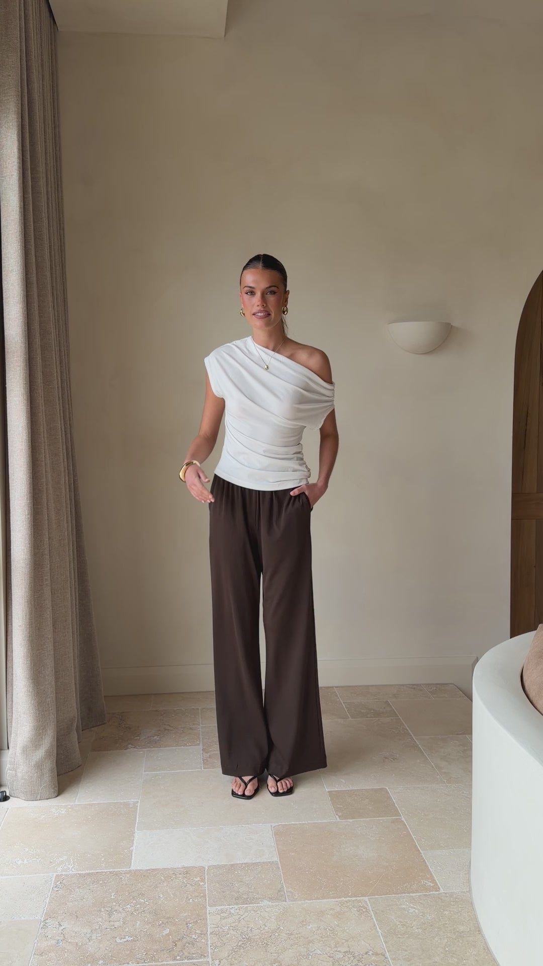 Load video: Deanne Pants - Chocolate - Billy J