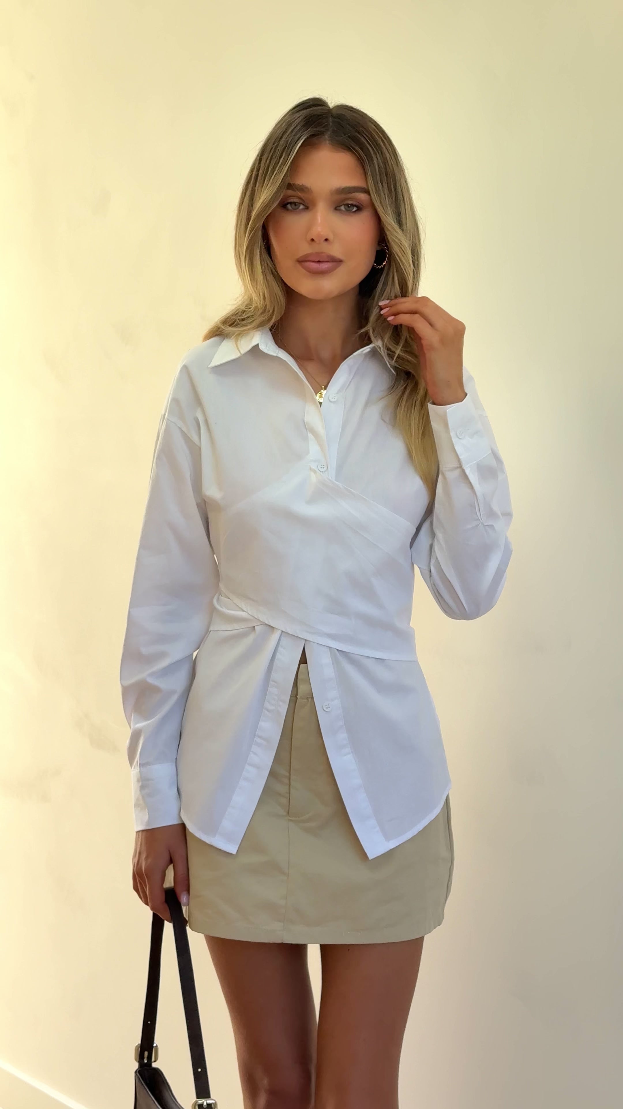 Load video: Ayla Long Sleeve Top - White - Billy J