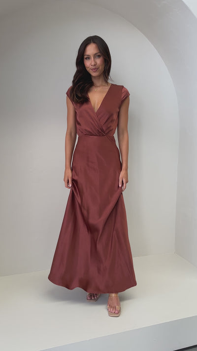 Load and play video in Gallery viewer, Selma Maxi Dress - Rust
