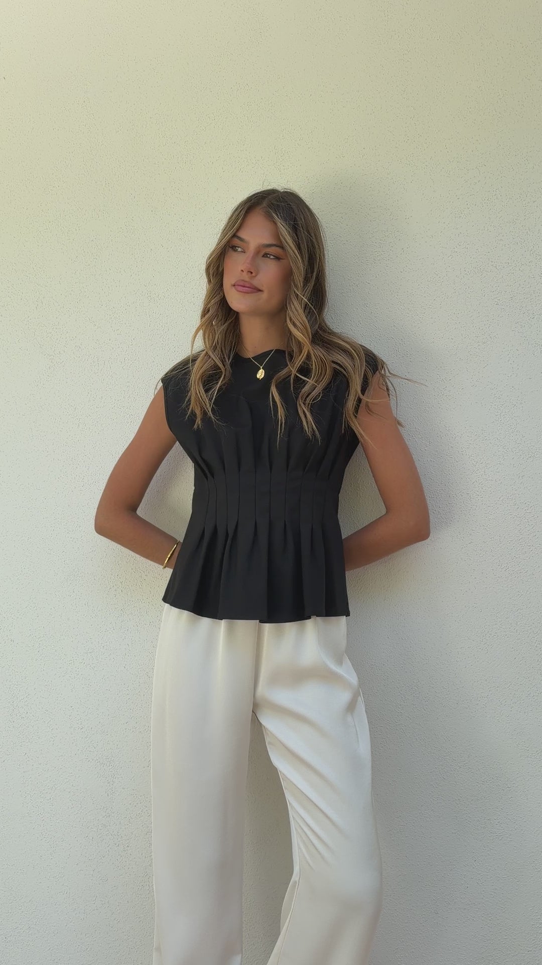 Load video: Kirby Top - Black - Billy J