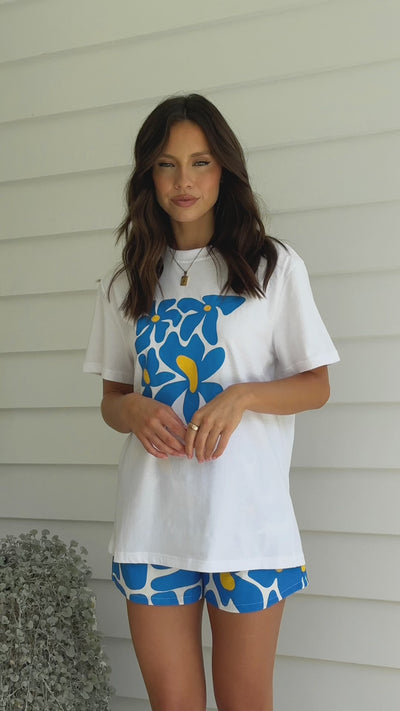 Load and play video in Gallery viewer, Dacia Oversized T-Shirt - Blue Daisy

