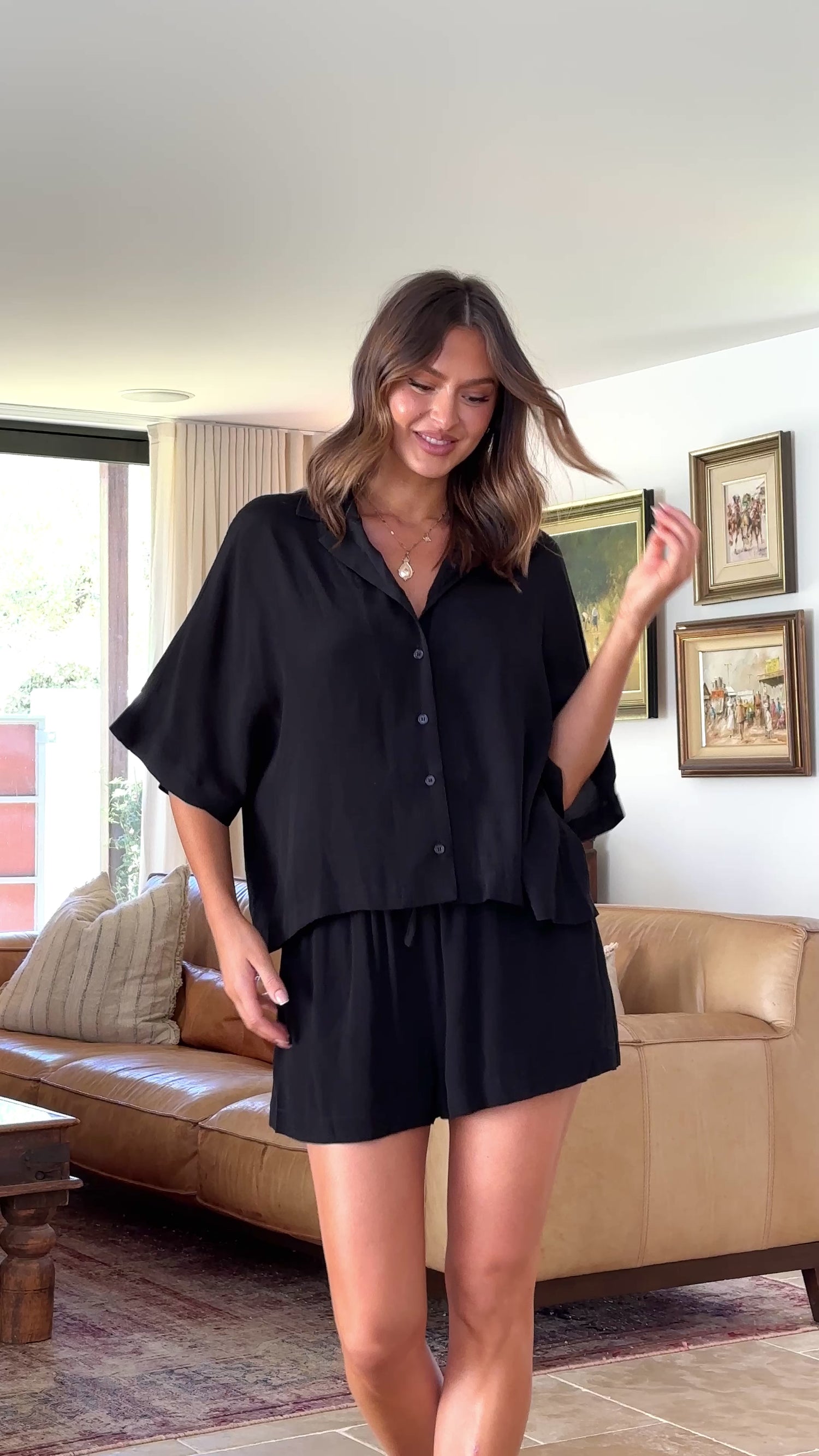 Edita Shorts - Black - Billy J