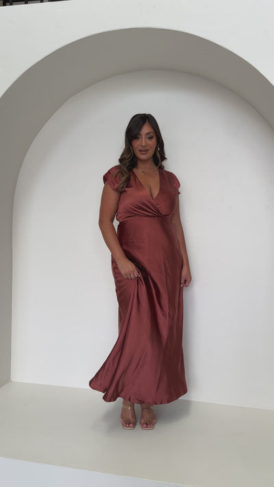 Load and play video in Gallery viewer, Selma Maxi Dress - Rust
