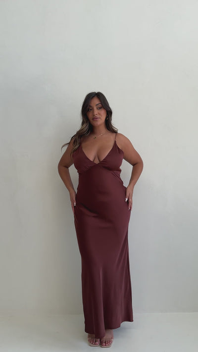 Load and play video in Gallery viewer, Ziah Maxi Dress - Brown
