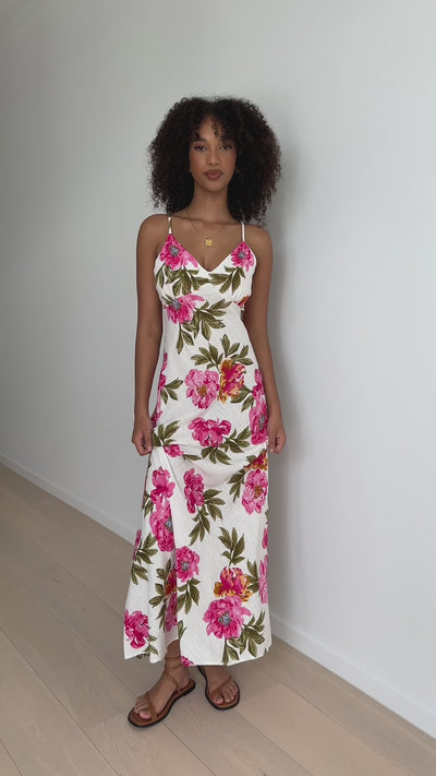 Load and play video in Gallery viewer, Darla Maxi Dress - Bonita Floral - Billy J
