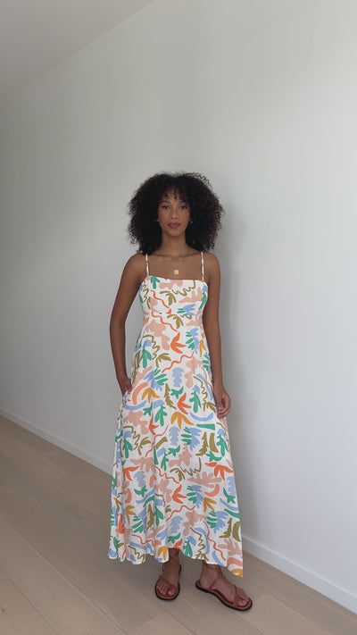 Load and play video in Gallery viewer, Dissy Maxi Dress - Tierra Print
