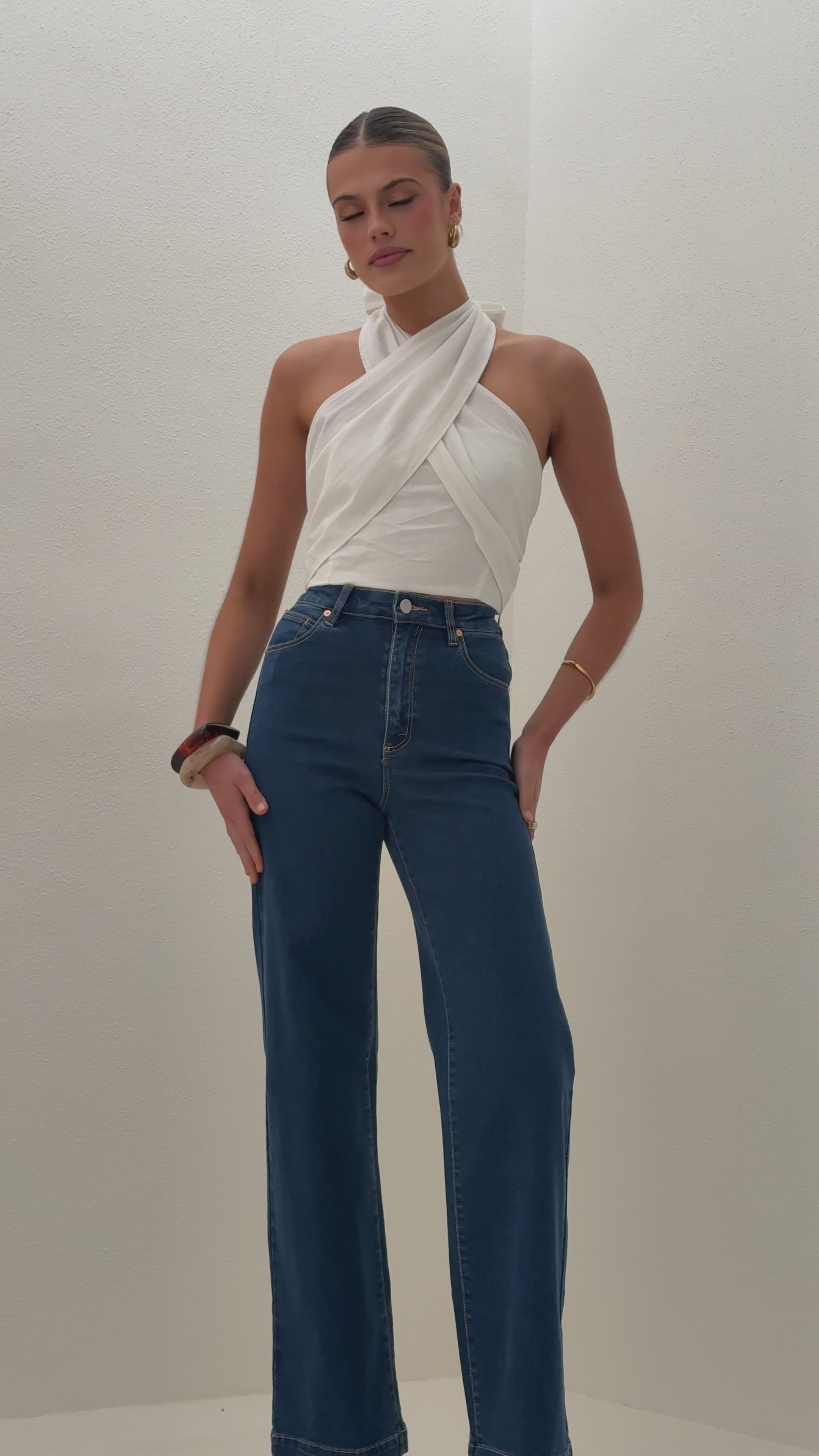 Load video: Abrand 94 High &amp; Wide Jeans - Ruth - Billy J