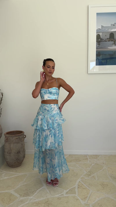 Load and play video in Gallery viewer, Maeva Crop Top - Blue / White Print
