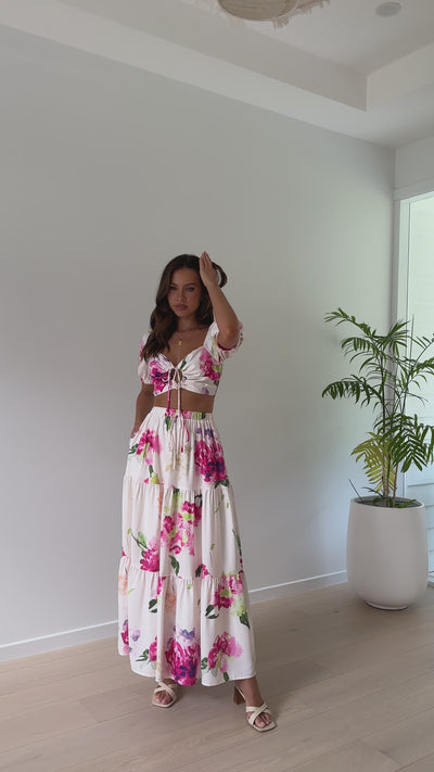 Load and play video in Gallery viewer, Jasmine Maxi Skirt - Sweet Floral
