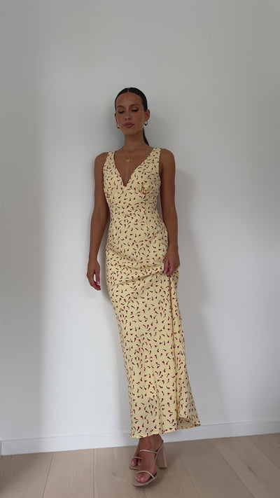 Load and play video in Gallery viewer, Saniah Maxi Dress - Yellow Rose
