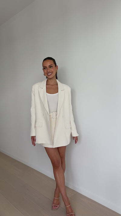 Load and play video in Gallery viewer, Tilly Oversized Boyfriend Blazer - White
