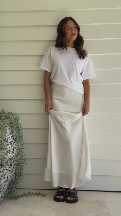 Load and play video in Gallery viewer, Maceo Maxi Skirt - White
