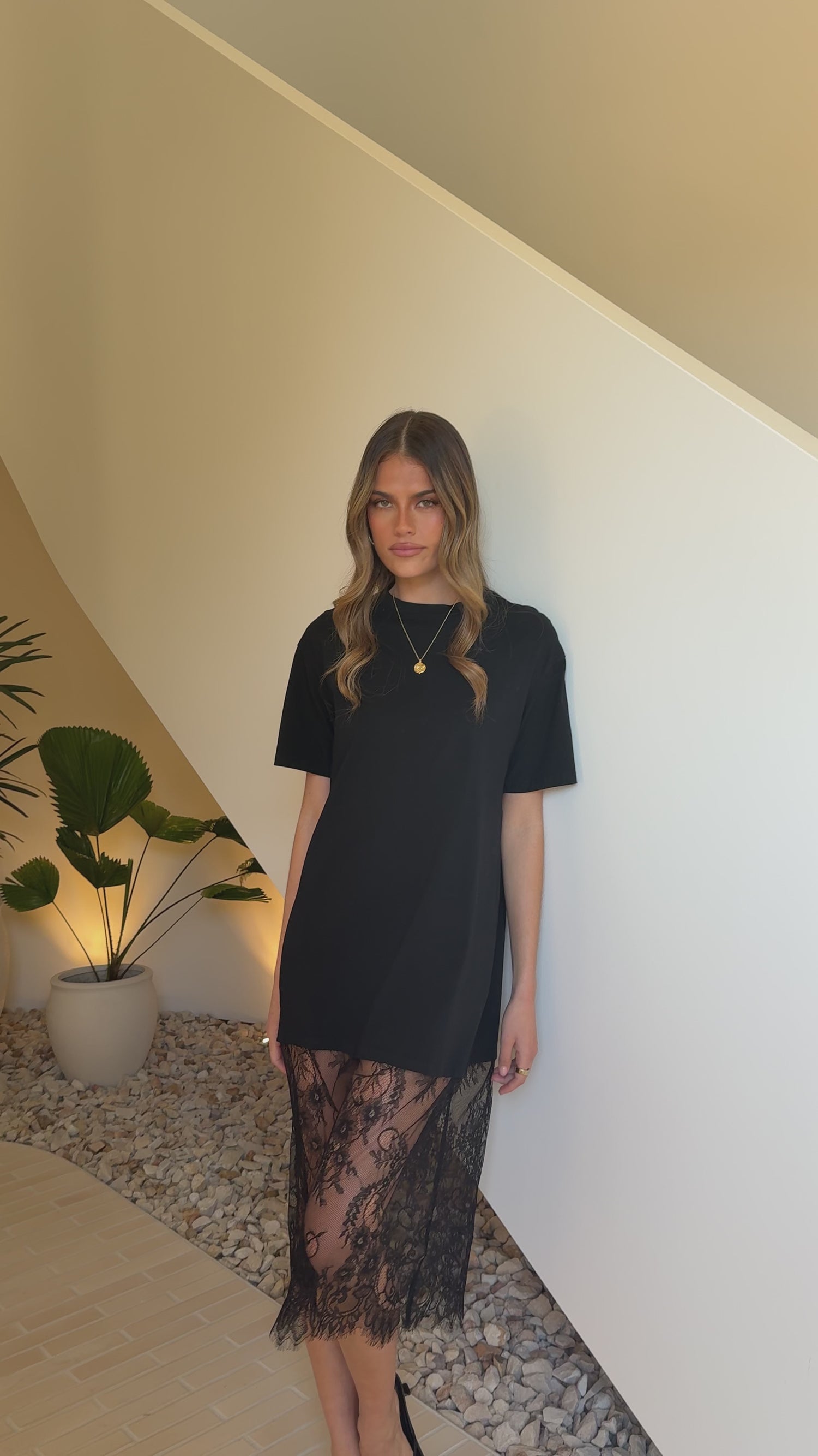 Danika T-Shirt Midi Dress - Black - Billy J
