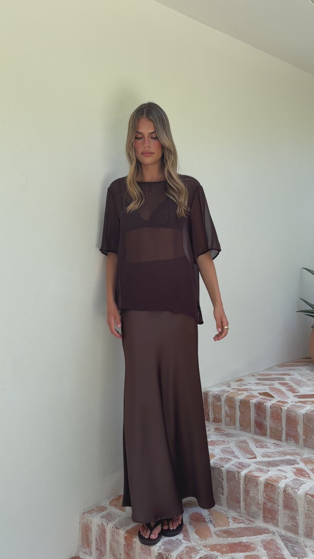 Load video: Davette Mesh T-Shirt - Chocolate - Billy J