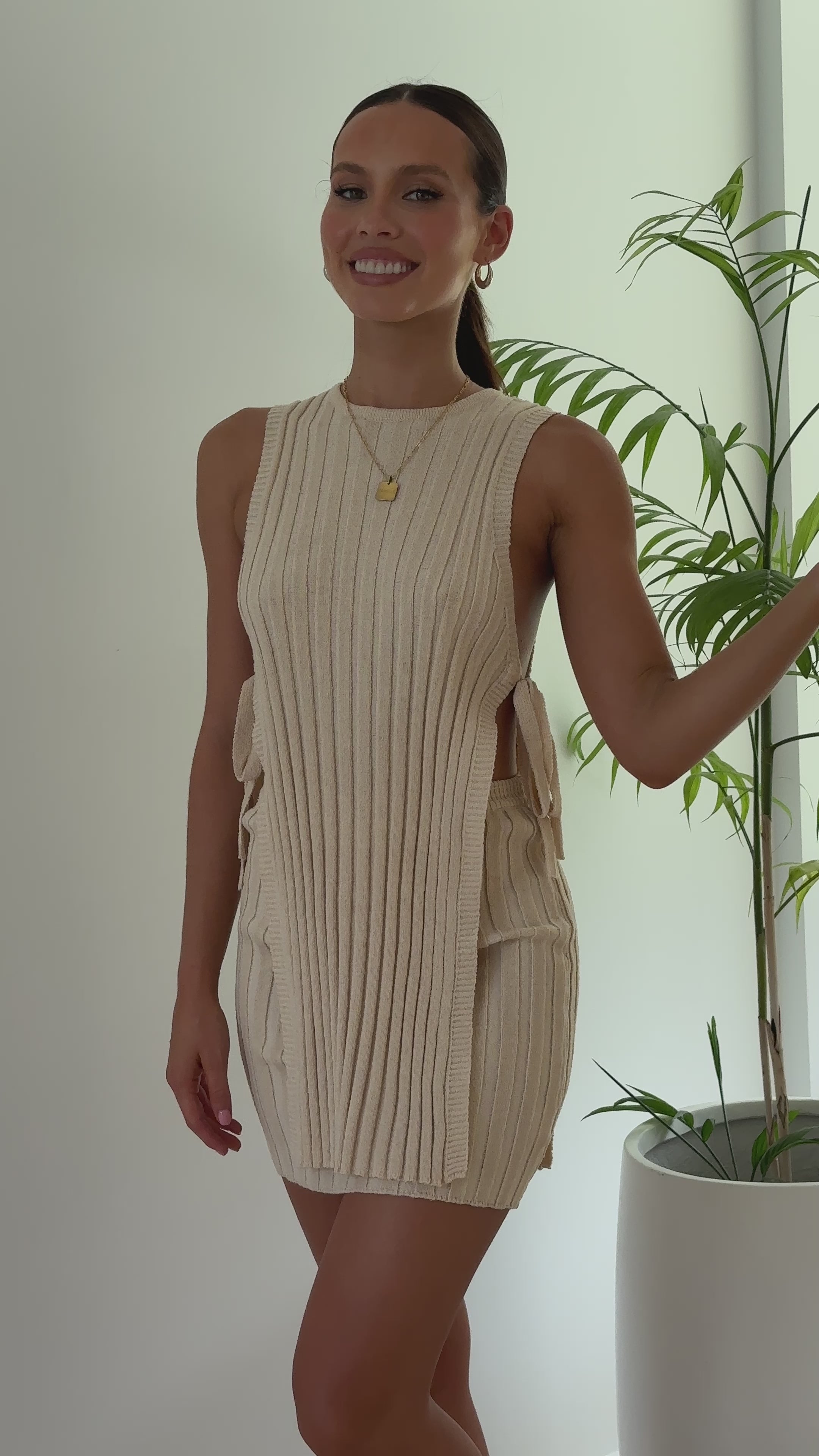 Load video: Baha Dylan Top - Sand - Billy J