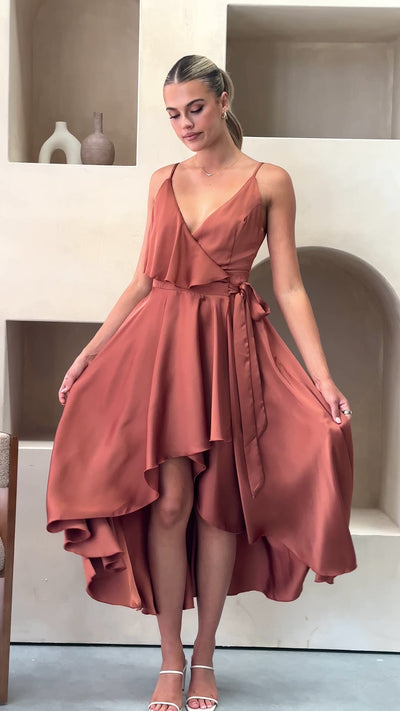 Load and play video in Gallery viewer, Gabriella Midi Dress - Copper
