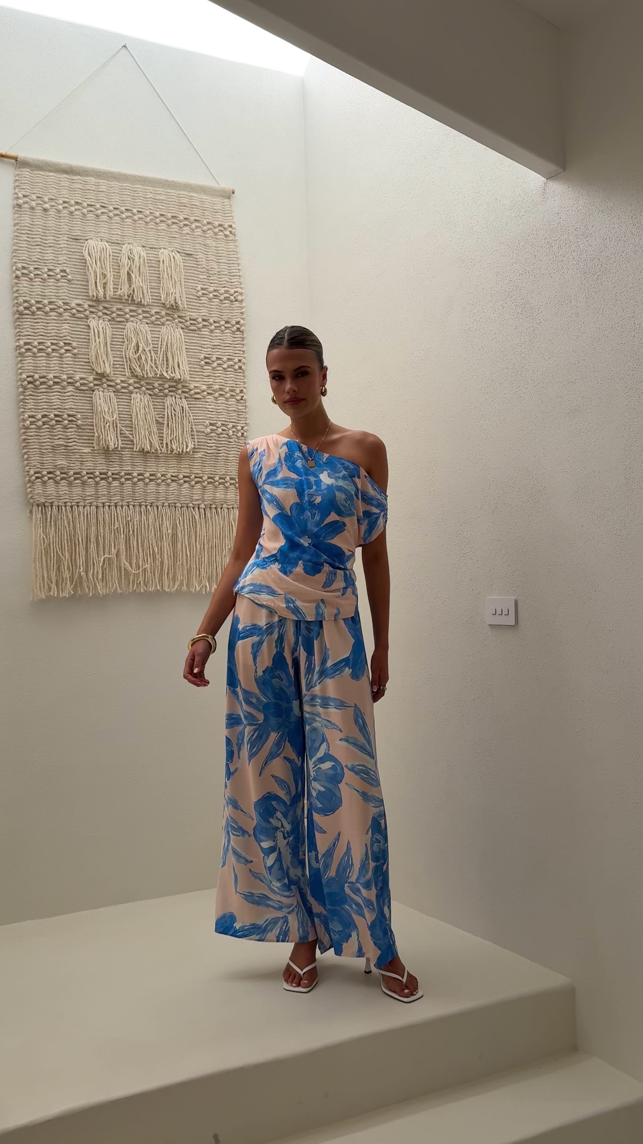 Load video: Jamison Pants - Junia Print - Billy J