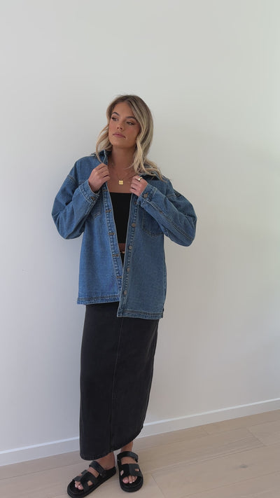 Load and play video in Gallery viewer, Ladonna Jacket- Mid Blue Denim
