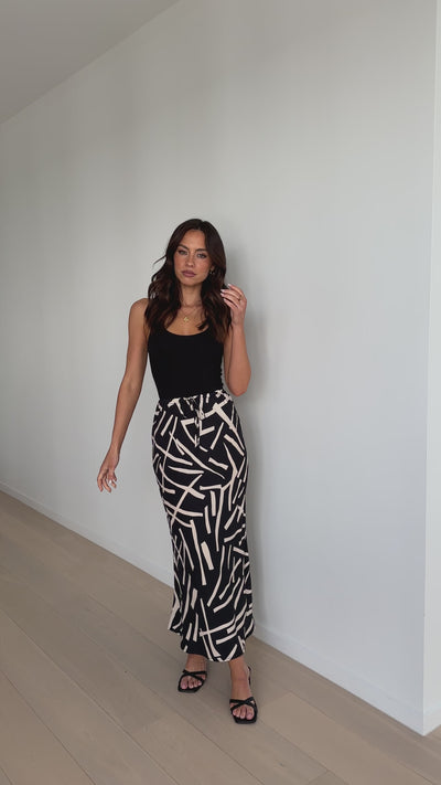 Load and play video in Gallery viewer, Whitney Maxi Skirt - Monique Print
