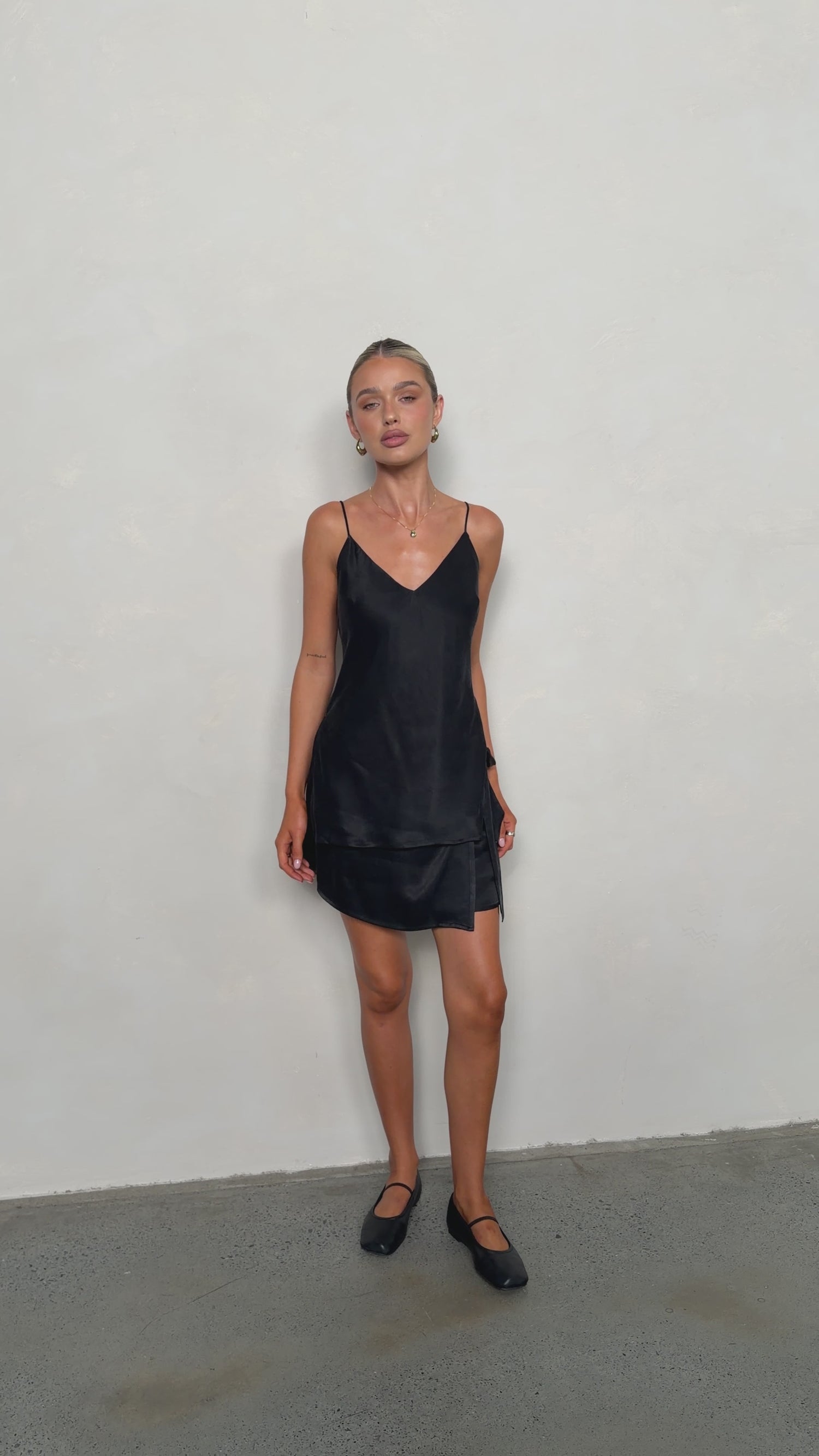 Clara Longline Top - Black - Billy J