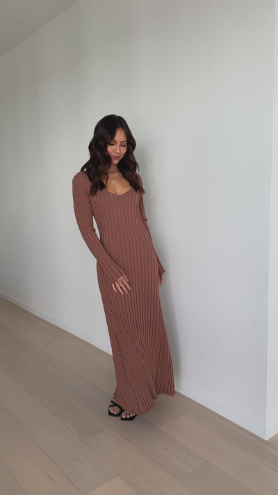 Load and play video in Gallery viewer, Winslow Maxi Dress - Mocha
