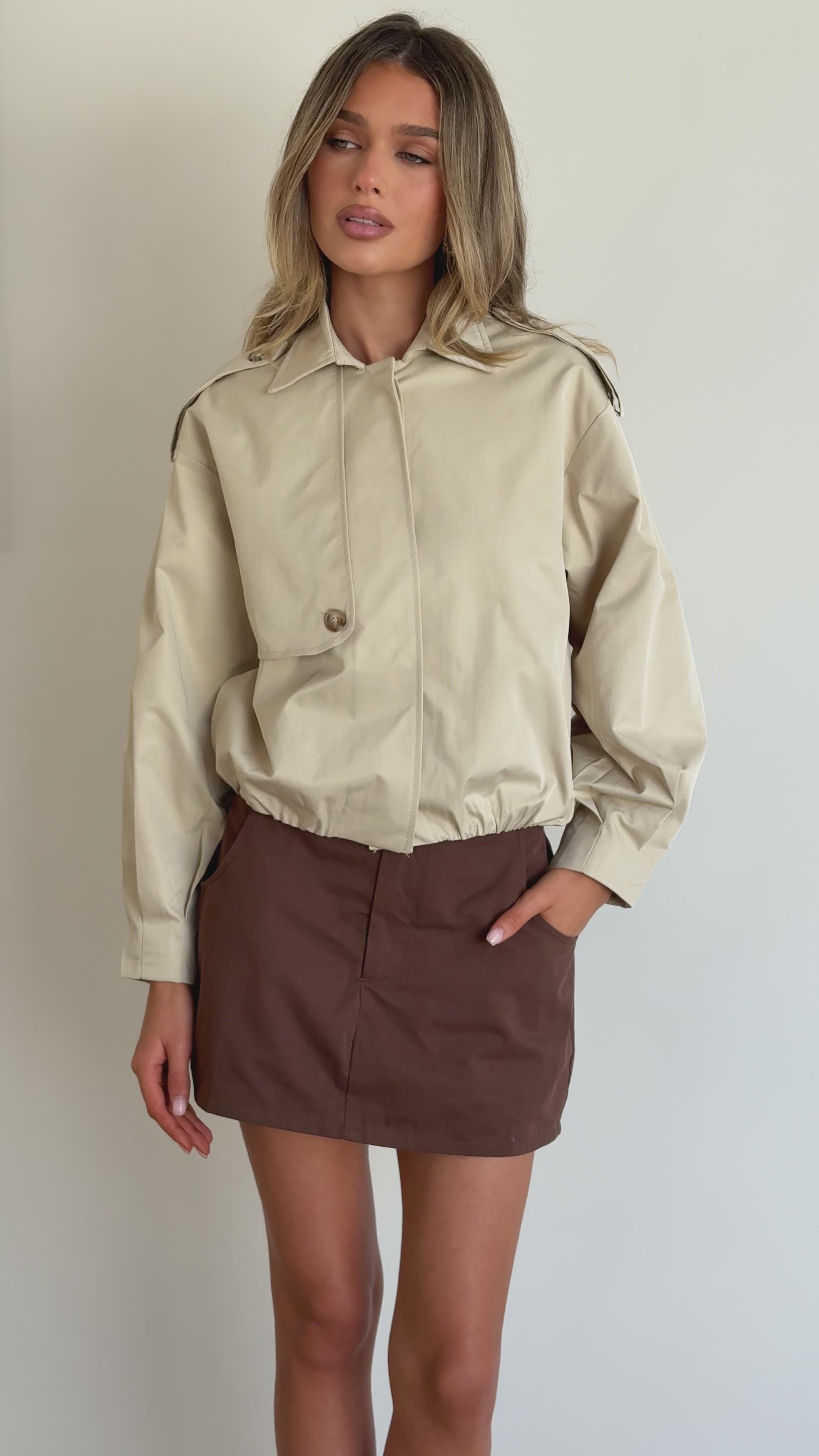 Load video: Jazz Trench Bomber - Light Beige - Billy J