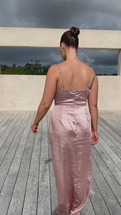 Load and play video in Gallery viewer, Tyra Maxi Dress - Dusty Pink
