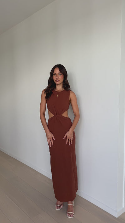 Load and play video in Gallery viewer, Damiana Maxi Dress - Chocolate
