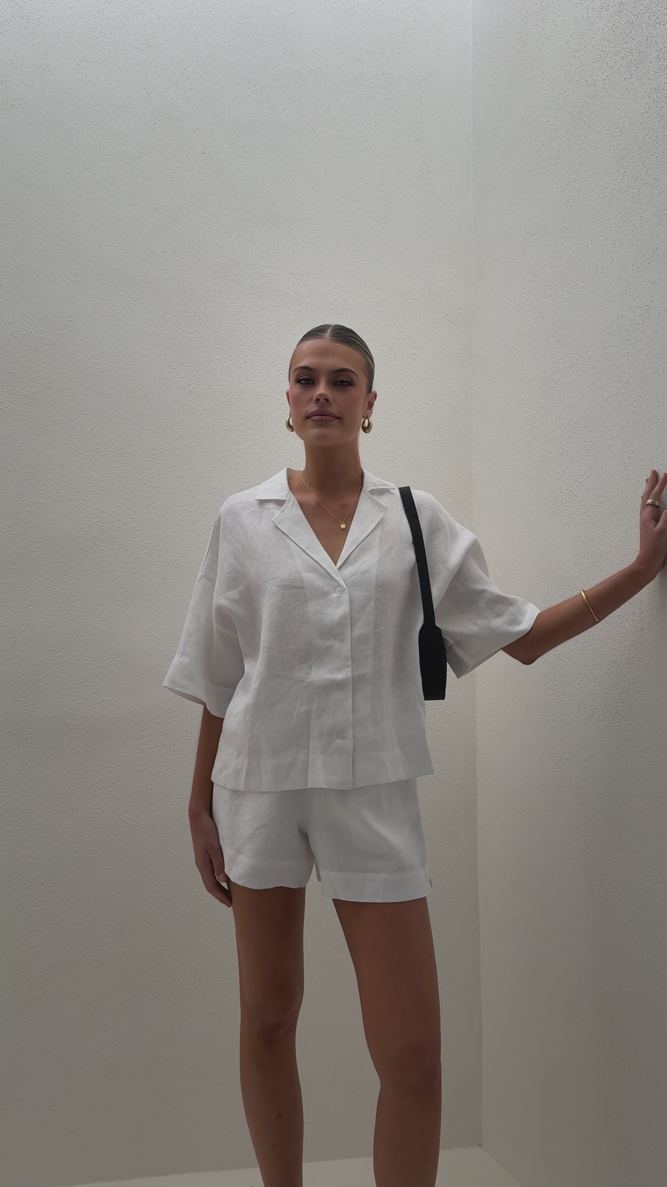 Load video: Luna Button Up Shirt - White - Billy J