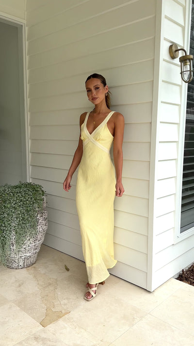 Load and play video in Gallery viewer, Iylah Midi Dress - Yellow
