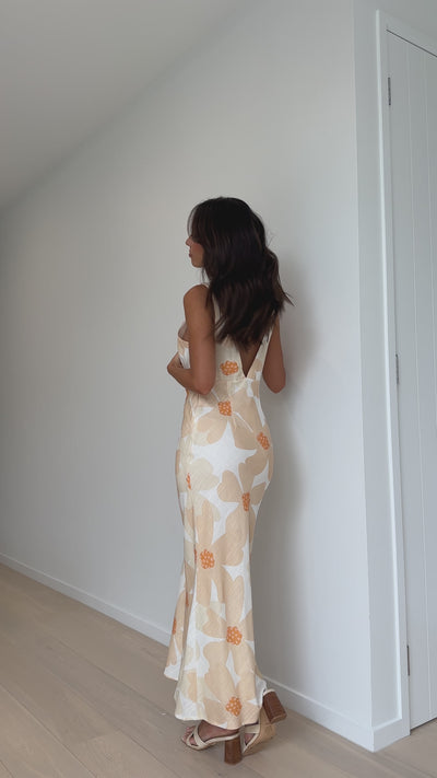 Load and play video in Gallery viewer, Sammie Maxi Dress - Buttercup Floral
