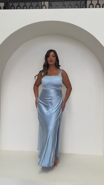 Load and play video in Gallery viewer, Alaria Maxi Dress - Blue
