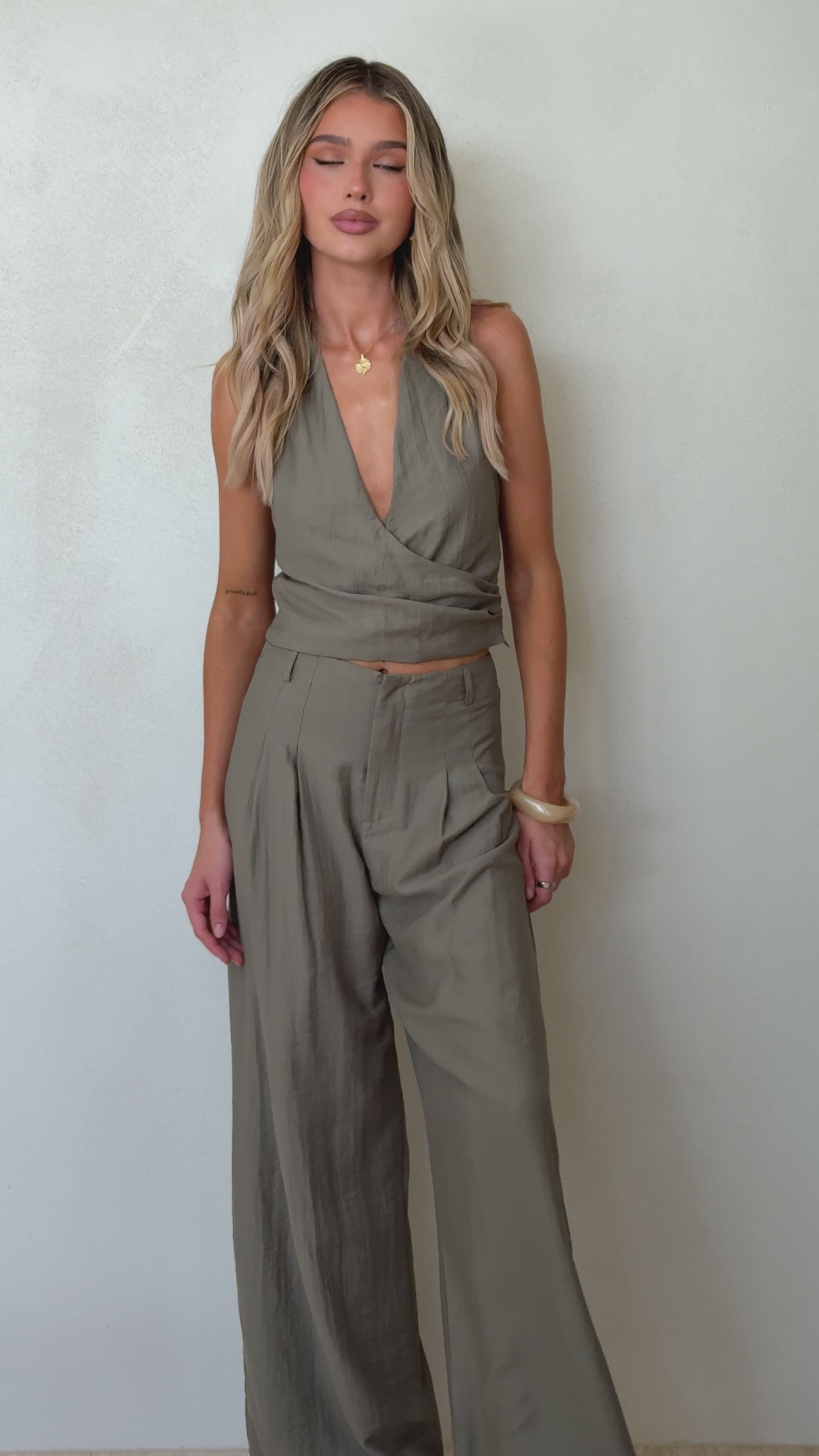 Load video: Taris Top And Pants Set - Khaki - Billy J