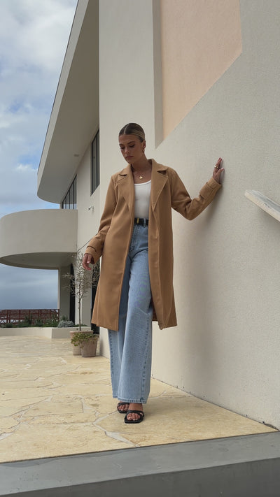 Load and play video in Gallery viewer, Lue Trench Coat - Camel
